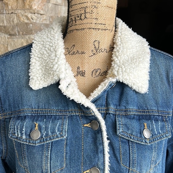 Ashley Vintage Charm sherpa lined distressed blue jean button close jacket - Picture 2 of 16